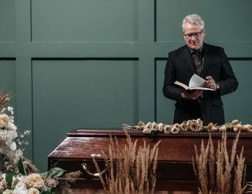Rola trumny w pogrzebie